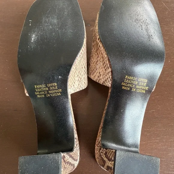 Leslie Fay Brown Snake Print Women's Sandals 7.5 - Picture 6 of 6